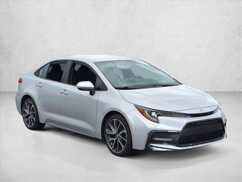 Used 2021 Toyota Corolla SE FWD image 3