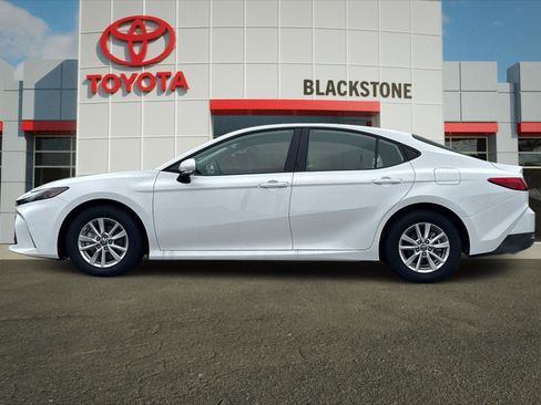 Used 2026 Toyota Camry LE image 6