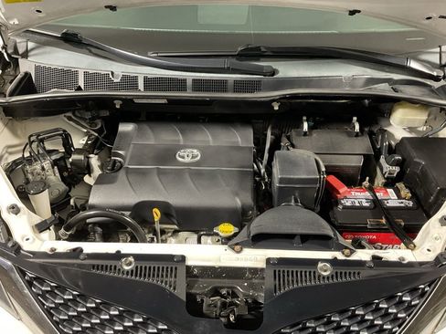 Used 2012 Toyota Sienna SE image 7