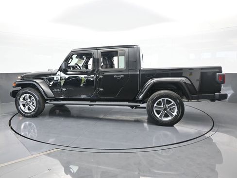 Used 2024 Jeep Gladiator Sport w/ Premium Package image 3