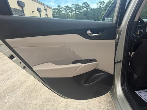 Used 2020 Hyundai Accent SE w/ Cargo Package FWD image 27