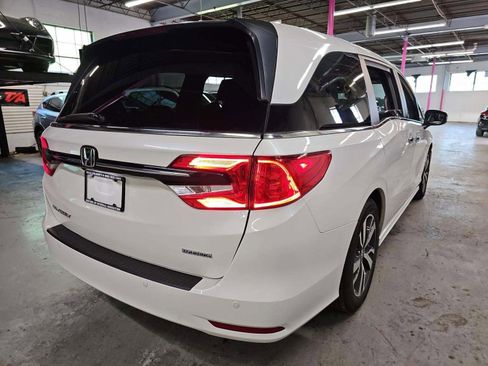 Used 2023 Honda Odyssey Touring image 3