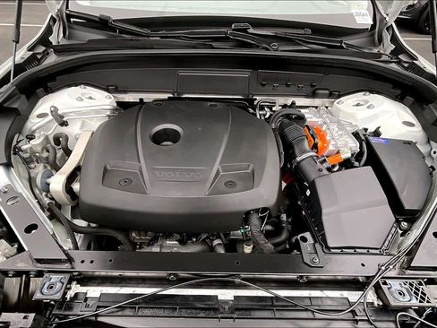 Used 2023 Volvo XC60 T8 Plus image 13