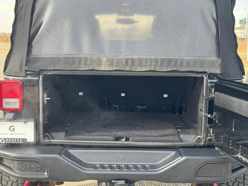 Used 2015 Jeep Wrangler Unlimited Rubicon w/ Dual Top Group image 20