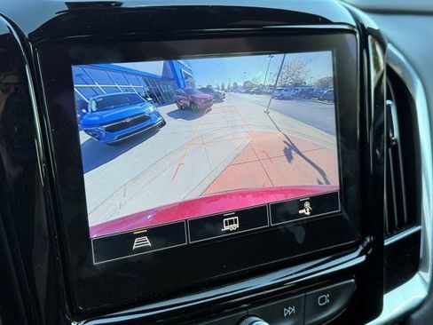 Used 2023 Chevrolet Traverse LT image 27