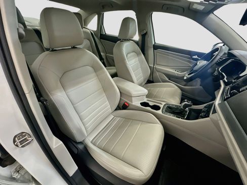 Used 2023 Volkswagen Jetta SE w/ Panoramic Sunroof Package FWD image 32