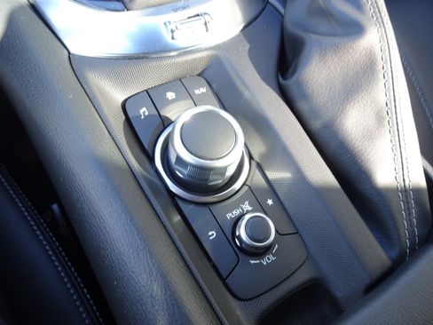 Used 2021 MAZDA MX-5 Miata Grand Touring RWD image 16