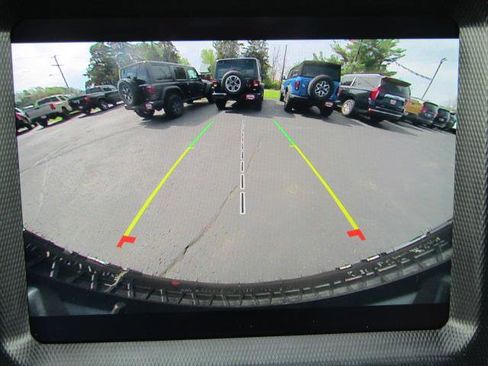 Used 2022 Jeep Wrangler Unlimited Sahara AWD/4WD image 18