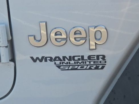 Used 2018 Jeep Wrangler Unlimited Sport S AWD/4WD image 5