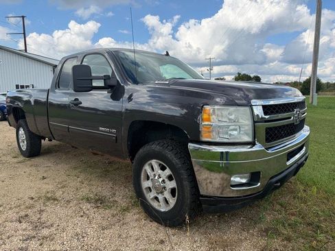 Used 2011 Chevrolet Silverado 3500 LT w/ Interior Plus Package image 9