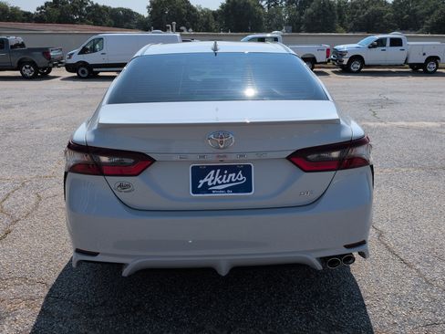 Used 2023 Toyota Camry SE FWD image 4