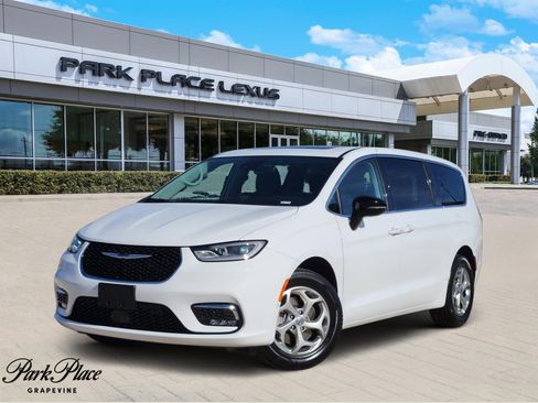 Used 2024 Chrysler Pacifica Limited w/ Trailer Tow Group image 1