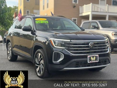Used 2025 Volkswagen Atlas SE AWD/4WD image 2