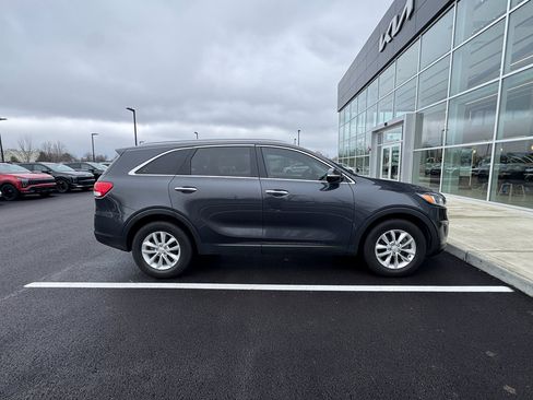 Used 2018 Kia Sorento LX image 10