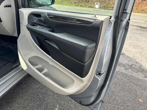 Used 2020 Dodge Grand Caravan Crew w/ Quick Order Package 29L image 11