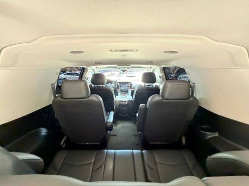 Used 2020 Cadillac Escalade ESV Luxury RWD image 13
