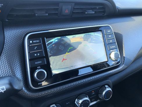 Used 2020 Nissan Kicks S image 20