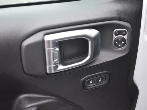 Used 2025 Jeep Wrangler Unlimited Sport AWD/4WD image 11