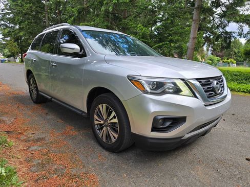 Used 2018 Nissan Pathfinder SV AWD/4WD image 8