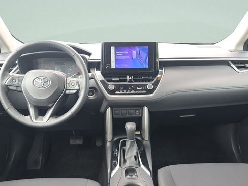 Used 2023 Toyota Corolla Cross LE FWD image 11