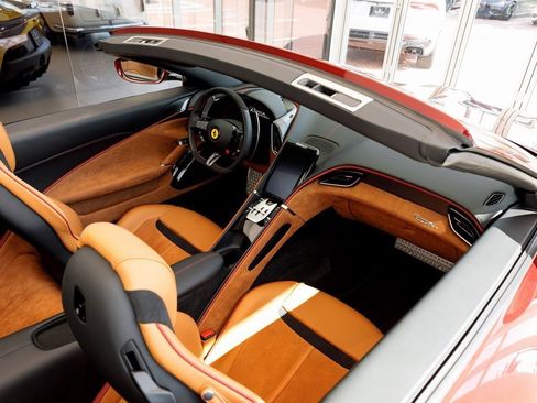 Used 2025 Ferrari Roma Spider image 33