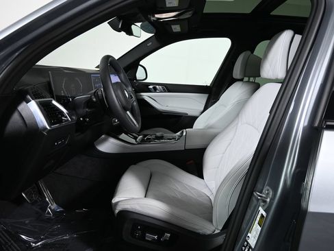 Certified 2026 BMW X5 xDrive40i w/ Executive Package AWD/4WD image 3