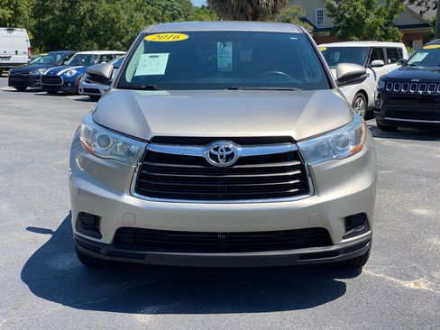 Used 2016 Toyota Highlander LE image 2