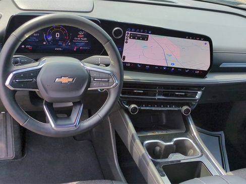 Used 2025 Chevrolet Traverse LT image 20