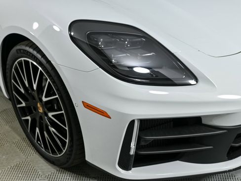 New 2025 Porsche Panamera image 38