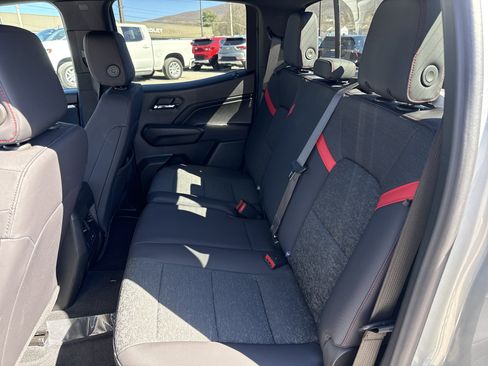Used 2025 Chevrolet Colorado Z71 image 13