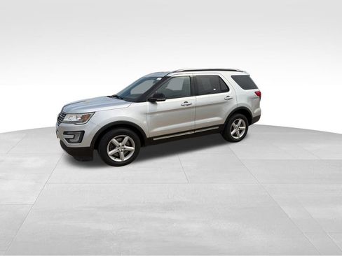 Used 2017 Ford Explorer XLT AWD/4WD image 6