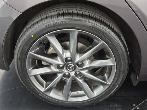 Used 2018 MAZDA MAZDA3 Grand Touring image 10