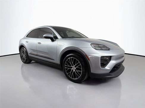 Certified 2026 Porsche Macan Electric RWD image 9