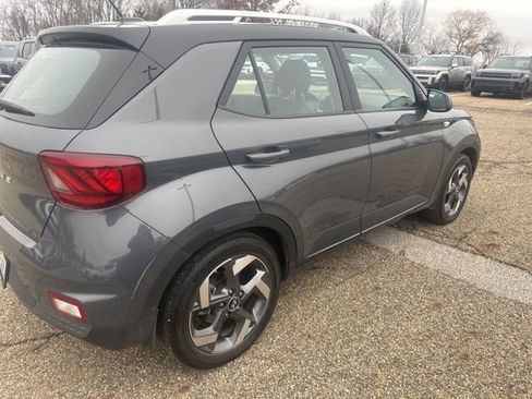 Certified 2023 Hyundai Venue Limited image 3