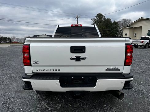 Used 2018 Chevrolet Silverado 2500 High Country w/ Duramax Plus Package image 11