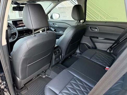 New 2026 Nissan Rogue Platinum AWD/4WD image 19
