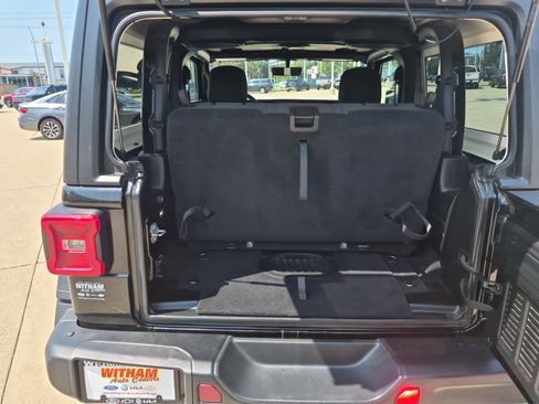 Used 2018 Jeep Wrangler Rubicon AWD/4WD image 9