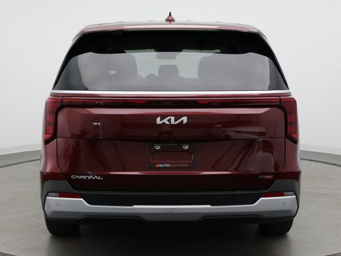 Used 2025 Kia Carnival FWD image 7