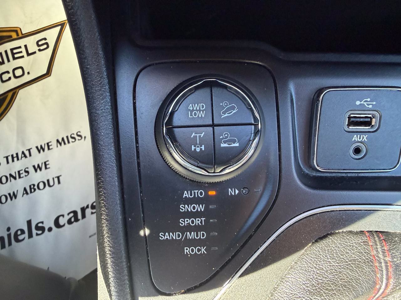 Used 2019 Jeep Cherokee Trailhawk w/ Cold Weather Group AWD/4WD image 23