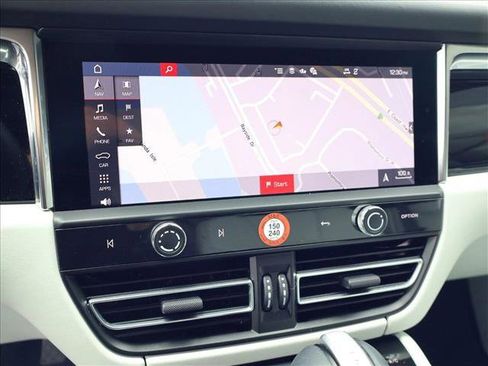 Certified 2025 Porsche Macan AWD/4WD image 18