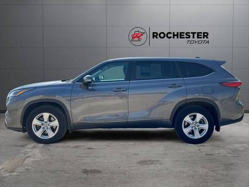 Used 2023 Toyota Highlander L FWD image 32
