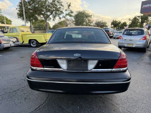 Used 2005 Ford Crown Victoria Police Interceptor image 5