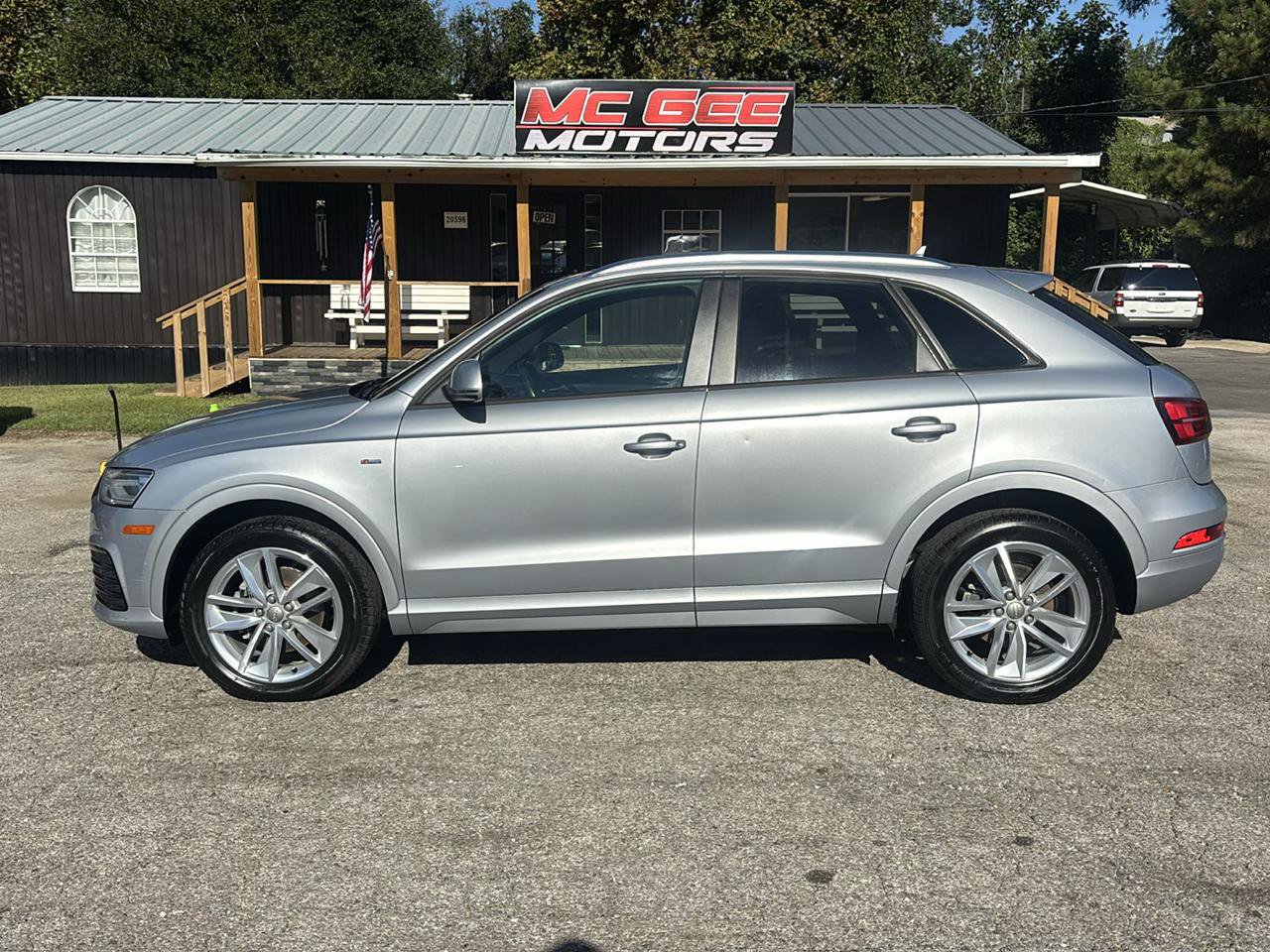 Used 2018 Audi Q3 2.0T Premium FWD image 2