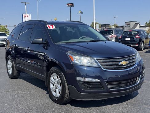 Used 2017 Chevrolet Traverse LS FWD image 2