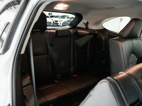 Used 2023 Toyota Highlander XLE image 32