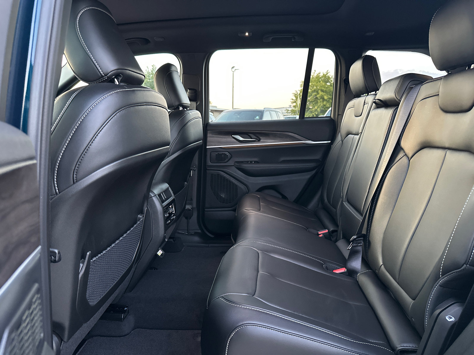 New 2027 Jeep Grand Cherokee Limited RWD image 14