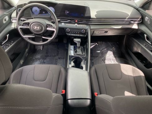 Used 2025 Hyundai Elantra SEL FWD image 10