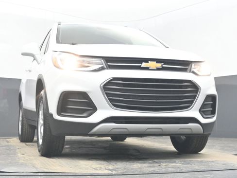 Used 2019 Chevrolet Trax LT w/ LT Convenience Package image 22