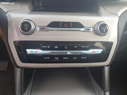 Certified 2023 Ford Explorer XLT image 21