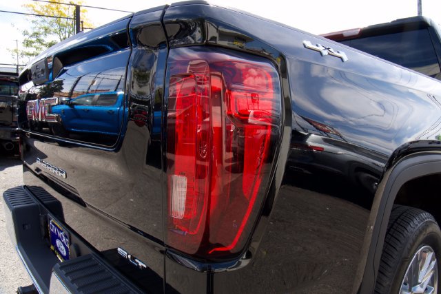 Used 2024 GMC Sierra 1500 SLT w/ SLT Convenience Package AWD/4WD image 11